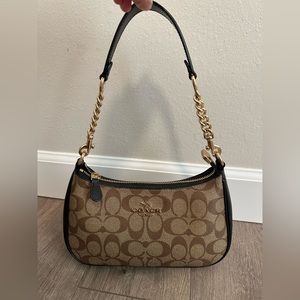 COACH Teri Shoulder Bag In Signature Canvas